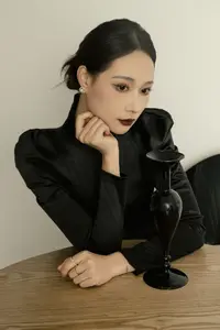 YiTuYu Vol.8821: Cheng Zi - Captivating Art Language Beauty in a Contemplative Moment-24