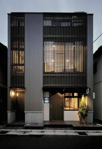 Modern Facade Sunshade Solutions: Elevating Aesthetic and Cooling Efficiency for Urban Homes-16