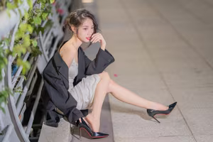 Charming Urban Beauty in White Dress: YiTuYu Art Language Vol.8272-7