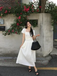 5 Chic and Warm Spring Outfit Ideas for 2026: Minimalist Fashion Inspiration for Sunny Days and Festive Celebrations-4