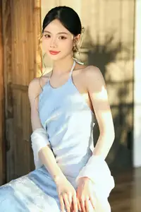 East Asian Grace: Girl in Modernized Attire and Exquisite Hair Ornament-12