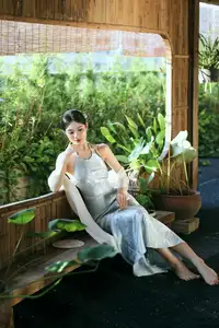 East Asian Grace: Girl in Modernized Attire and Exquisite Hair Ornament-21