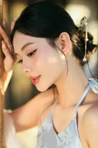 East Asian Grace: Girl in Modernized Attire and Exquisite Hair Ornament-3