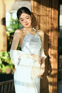 East Asian Grace: Girl in Modernized Attire and Exquisite Hair Ornament-14