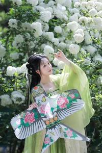 Ethereal Garden Muse: Xiao Bing Gan in YiTuYu Vol.8856-13