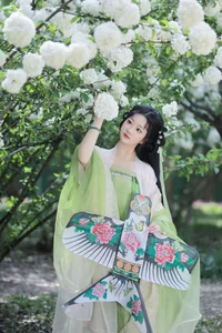 Ethereal Garden Muse: Xiao Bing Gan in YiTuYu Vol.8856-23