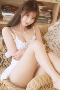 Elegant Japanese Style Nightgown Collection Featuring Model Hanyu Mimi – Aesthetic Indoor Photography and Cozy Loungewear Inspiration for a Soft Minimalist Lifestyle-7