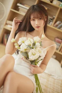 Elegant Japanese Style Nightgown Collection Featuring Model Hanyu Mimi – Aesthetic Indoor Photography and Cozy Loungewear Inspiration for a Soft Minimalist Lifestyle-1