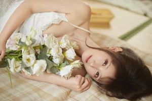 Elegant Japanese Style Nightgown Collection Featuring Model Hanyu Mimi – Aesthetic Indoor Photography and Cozy Loungewear Inspiration for a Soft Minimalist Lifestyle-14