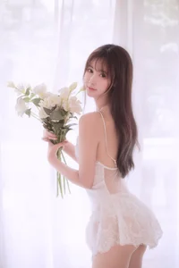 Elegant Japanese Style Nightgown Collection Featuring Model Hanyu Mimi – Aesthetic Indoor Photography and Cozy Loungewear Inspiration for a Soft Minimalist Lifestyle-12