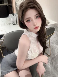 Sophisticated Office Style: A Portrait Study of Professional Elegance and Modern Corporate Fashion-11