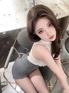 Sophisticated Office Style: A Portrait Study of Professional Elegance and Modern Corporate Fashion-19