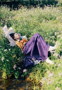 The Art of Seasonal Transitions: Embracing Early Summer with Tu Ya W-7