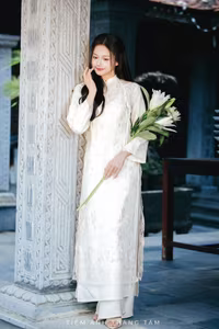 VGU No.131: Explore the Ethereal Beauty of a Vietnamese Lady in White Ao Dai with Lilies-5