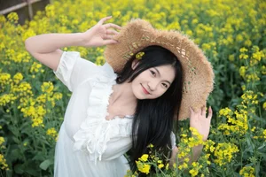 Xiao Nan in Golden Rapeseed Fields: YiTuYu Art Language Vol.9190 Photography Collection-6