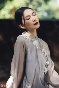 Helly Tống Evokes Nostalgia: Modernized Ao Dai Beauty and Vietnamese Grace Amidst Nature-10