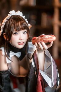 Coser Qiqi Nanako: Adorable Cow Maid Cosplay Captivates Fans-6