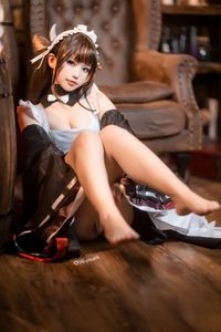 Coser Qiqi Nanako: Adorable Cow Maid Cosplay Captivates Fans-18