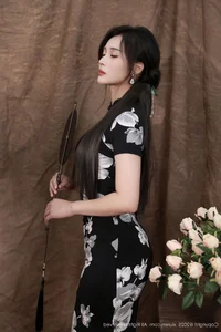 Timeless Elegance: Reimagining Modern Qipao and Black Silk Aesthetics with Nan Qiao-2