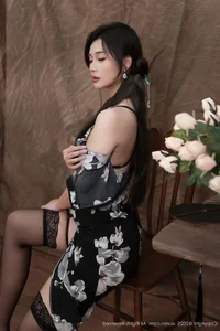 Timeless Elegance: Reimagining Modern Qipao and Black Silk Aesthetics with Nan Qiao-12