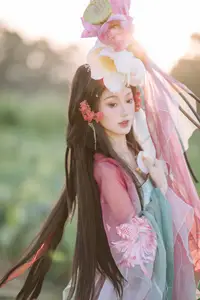 YiTuYu Vol.8746: Dong Chu Liu – Ethereal Beauty in Ancient Chinese Attire – Asian Art Photography-0