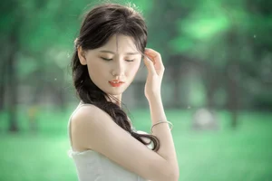 Ethereal Summer Muse: Saikuwako Captivates in YiTuYu’s Latest Art Language Collection-4