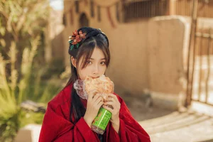 YiTuYu Art Language Vol.9233: Stunning Portrait Photography Featuring Model Dang Chu Jiao Ren Jia Xiao Tian Tian - Elegant 35-Photo Artistic Collection-6