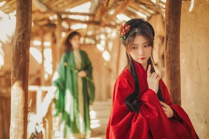YiTuYu Art Language Vol.9233: Stunning Portrait Photography Featuring Model Dang Chu Jiao Ren Jia Xiao Tian Tian - Elegant 35-Photo Artistic Collection-4