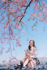 Sweet Spring Moments: Preppy Style Under Cherry Blossoms-13