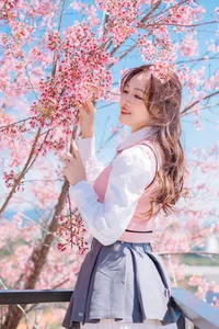 Sweet Spring Moments: Preppy Style Under Cherry Blossoms-10