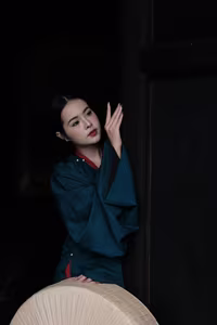 Vietnamese Beauty: Alluring Traditional Charm Through Her Modern Gaze 1000021045-9