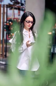 Midu's Ageless Charm: White Shirt Style Makes Her Look Like a Schoolgirl at 35-0