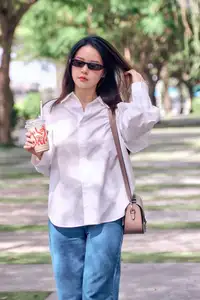 Midu's Ageless Charm: White Shirt Style Makes Her Look Like a Schoolgirl at 35-9