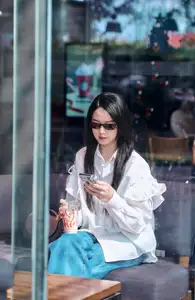 Midu's Ageless Charm: White Shirt Style Makes Her Look Like a Schoolgirl at 35-13