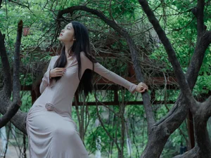 Ethereal Forest Muse: Yu Qing Feng’s Soft Aesthetic-15