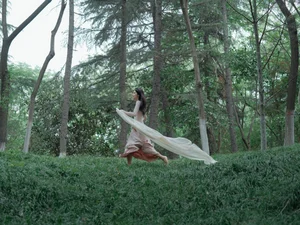 Ethereal Forest Muse: Yu Qing Feng’s Soft Aesthetic-18