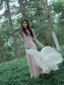 Ethereal Forest Muse: Yu Qing Feng’s Soft Aesthetic-16