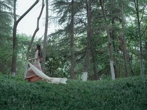 Ethereal Forest Muse: Yu Qing Feng’s Soft Aesthetic-13