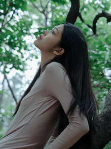 Ethereal Forest Muse: Yu Qing Feng’s Soft Aesthetic-10