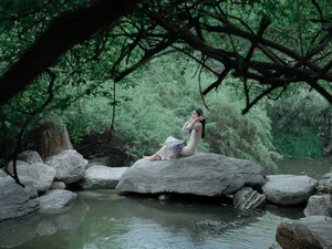 Ethereal Forest Muse: Yu Qing Feng’s Soft Aesthetic-7
