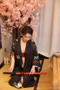 Su Yi Nuo No.10627: Captivating Traditional Grace in a Seductive Black Kimono-16