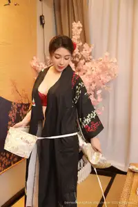 Su Yi Nuo No.10627: Captivating Traditional Grace in a Seductive Black Kimono-11