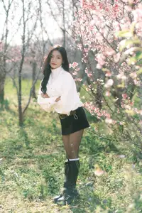 Elegant Beauty Amidst Blooming Cherry Blossoms | A Gentle Girl Evoking Fresh Spring Emotions-5