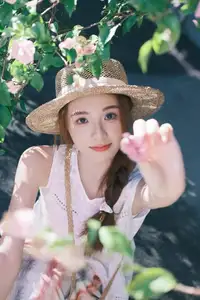VGU No.174: Youthful Charm of a Girl in a Straw Hat Amidst Blooming Pink Flowers Under Summer Sun-0