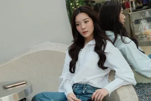 Karen Nguyen radiates effortless elegance in a classic white shirt minimalist look-0