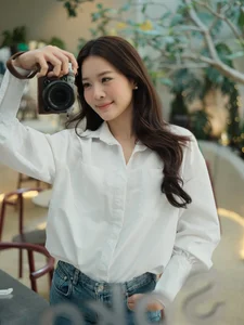 Karen Nguyen radiates effortless elegance in a classic white shirt minimalist look-4