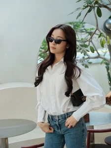 Karen Nguyen radiates effortless elegance in a classic white shirt minimalist look-3