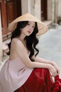 Graceful Vietnamese Beauty: Conical Hat Muse Shines in Ancient Setting-0