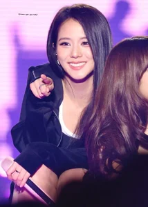 Jisoo (BLACKPINK) Shocks Fans With Stunning American Style Tan Skin And Smokey Makeup-3