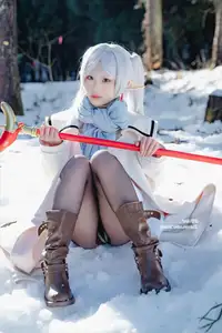 Coser Mim: Enchanting Frieren Cosplay (32P) in a Winter Wonderland-3